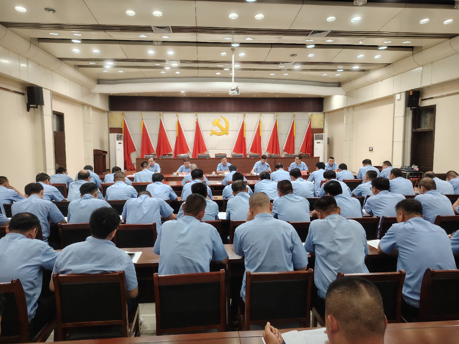 東大煤礦召開安全生產(chǎn)工作安排部署會議