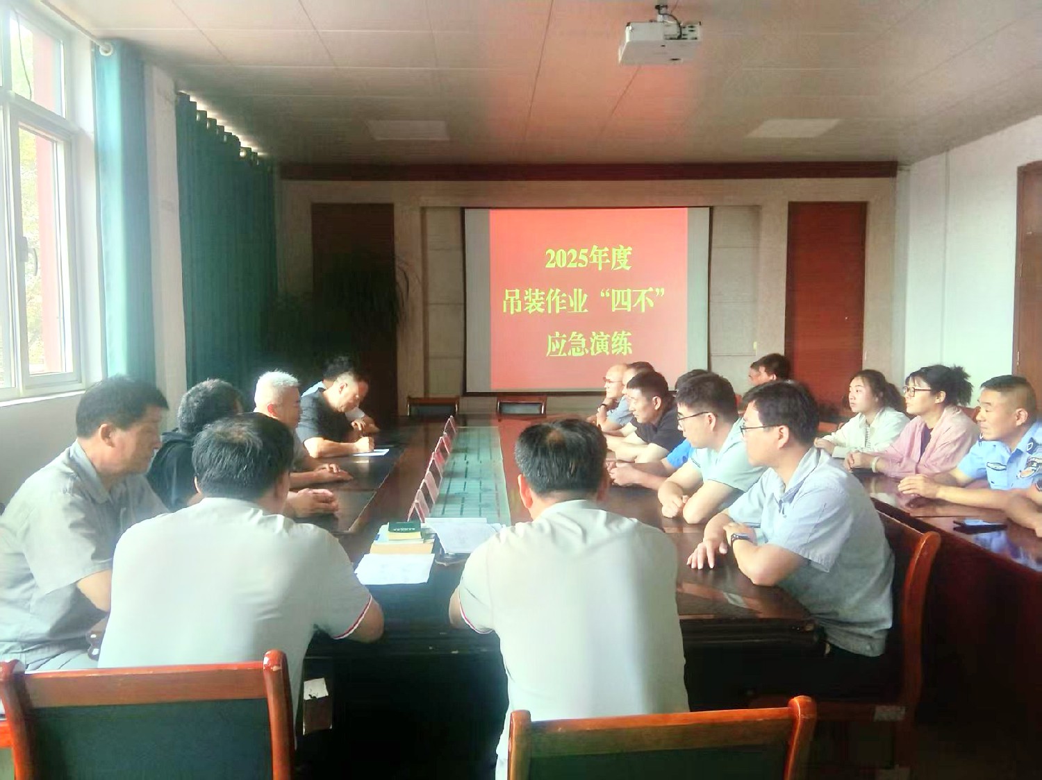 級索煤礦開展吊裝作業(yè) “四不”應急演練